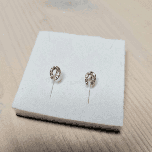 Oorbellen Hoefijzer lila crystals